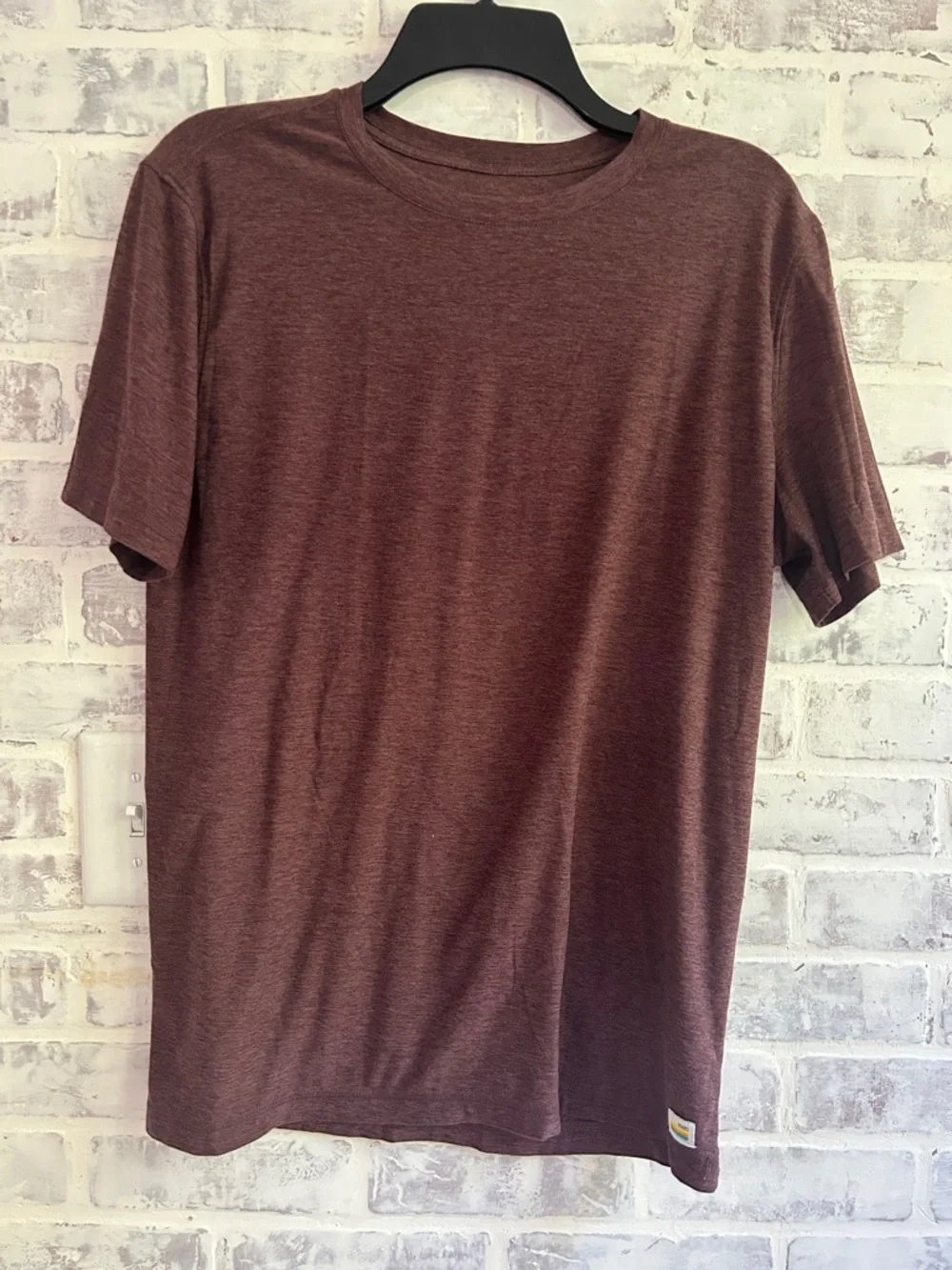 Vuori Men’s Size Medium Heathered Maroon Short Sleeve Tee Shirt Performance Gym - Picture 1 of 6
